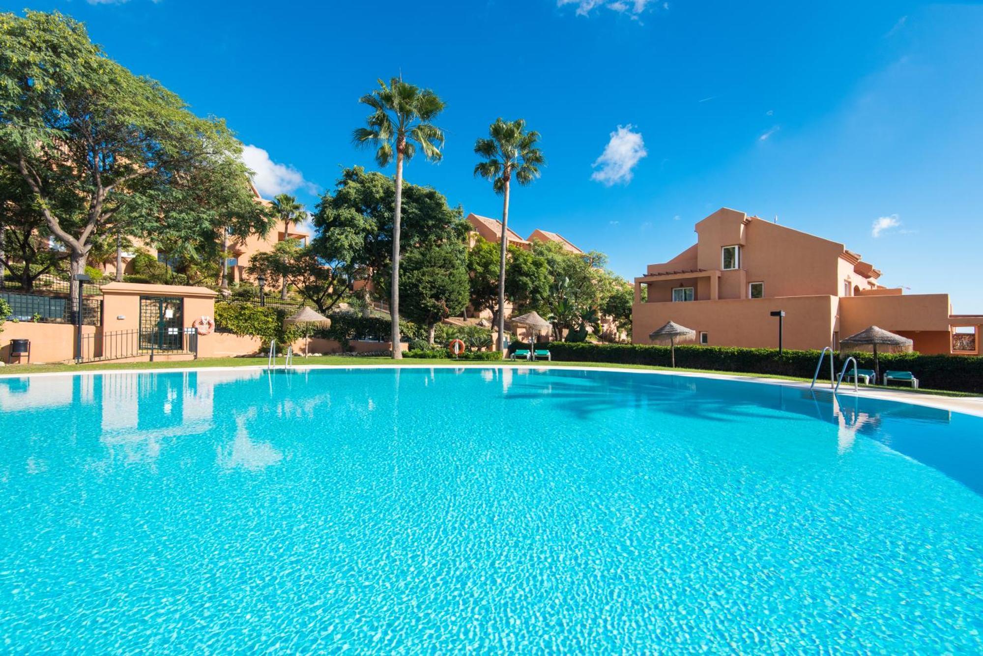 Rentandhomes Penthouse Elviria Golf Marbella Exterior foto